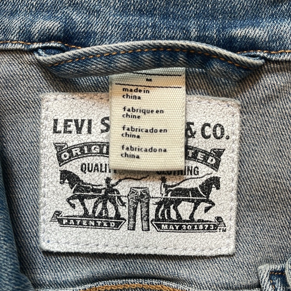 Levi’s Women’s Star Studded Denim Vest Size Medium - Picture 3 of 5